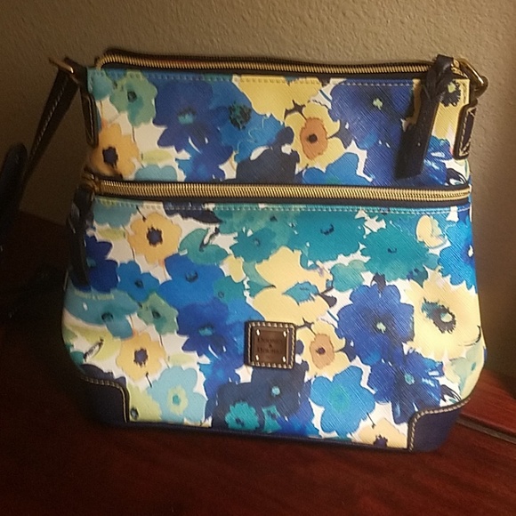 Dooney and Bourke floral canvas Crossbody bag - Picture 2 of 8